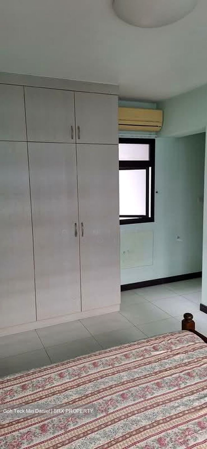 Blk 220B Linear Green @ Bedok (Bedok), HDB 4 Rooms #532624381